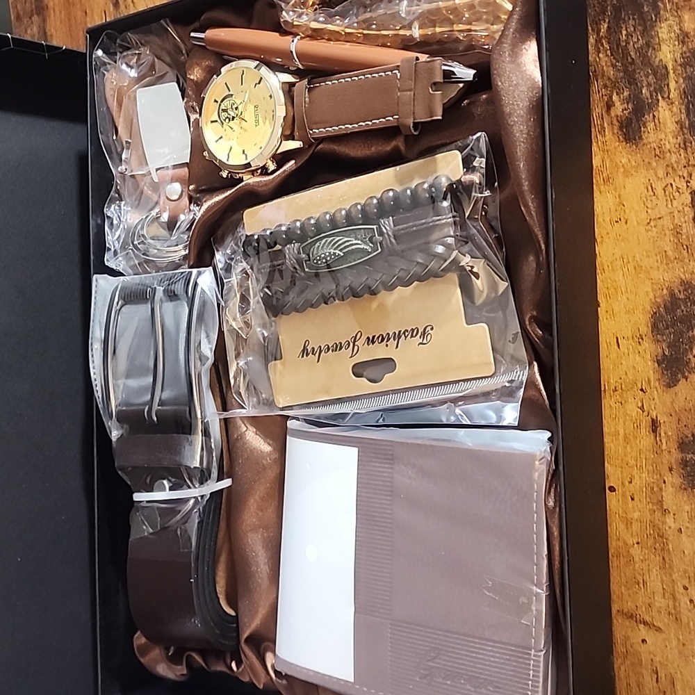 7/pcs Set Men's Watch Gift Box Suitable For Any Occasion